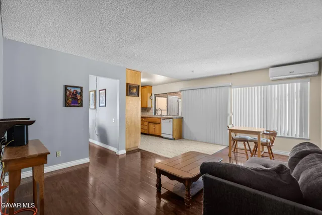 $2,650 | 663 Eston Place, Lancaster, CA 93535