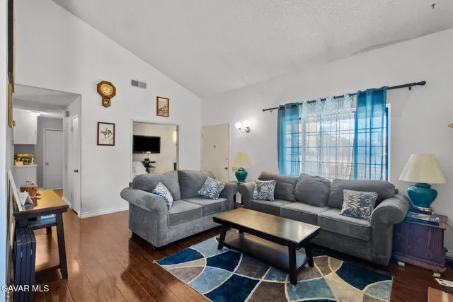 $2,650 | 663 Eston Place, Lancaster, CA 93535