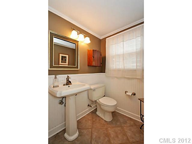 2908 Goneaway Road Charlotte, NC 28210 - Photo 8 of 16 Gallery Image 8