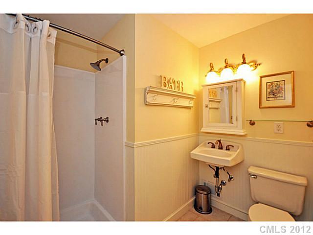 2908 Goneaway Road Charlotte, NC 28210 - Photo 10 of 16 Gallery Image 10
