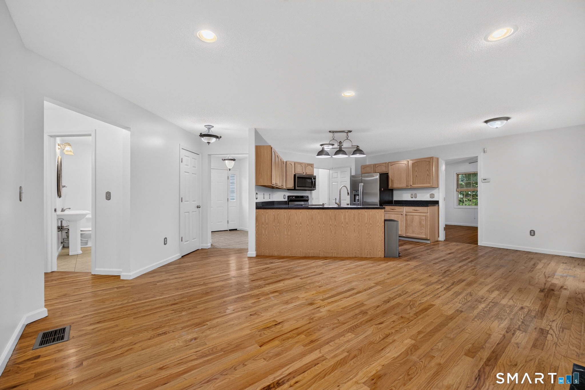 1137 Ridgewood Road Middletown, CT 06457 - Photo 11 of 37 Gallery Image 11