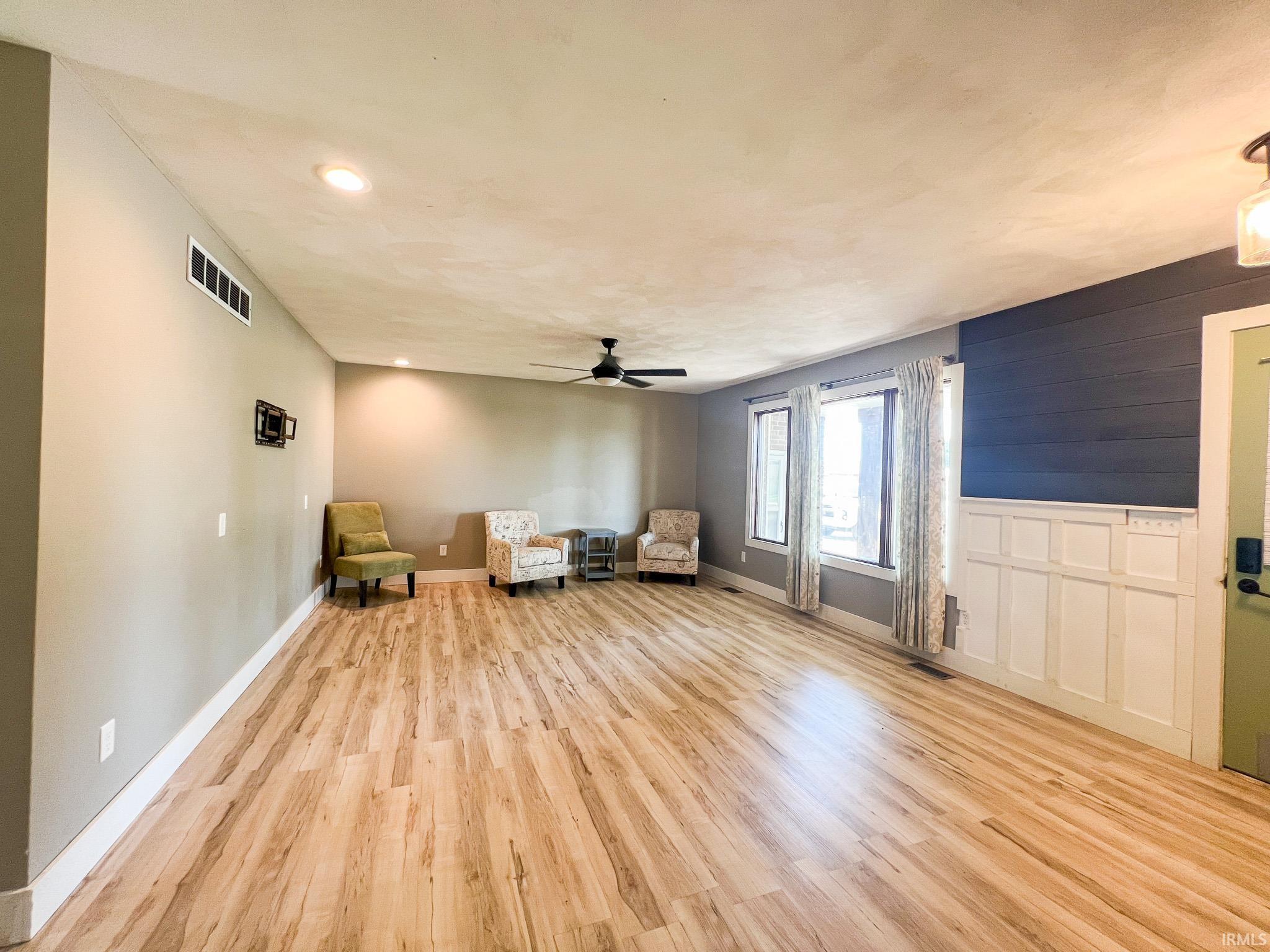 429 Jay Street Topeka, IN 46571 - Photo 2 of 33