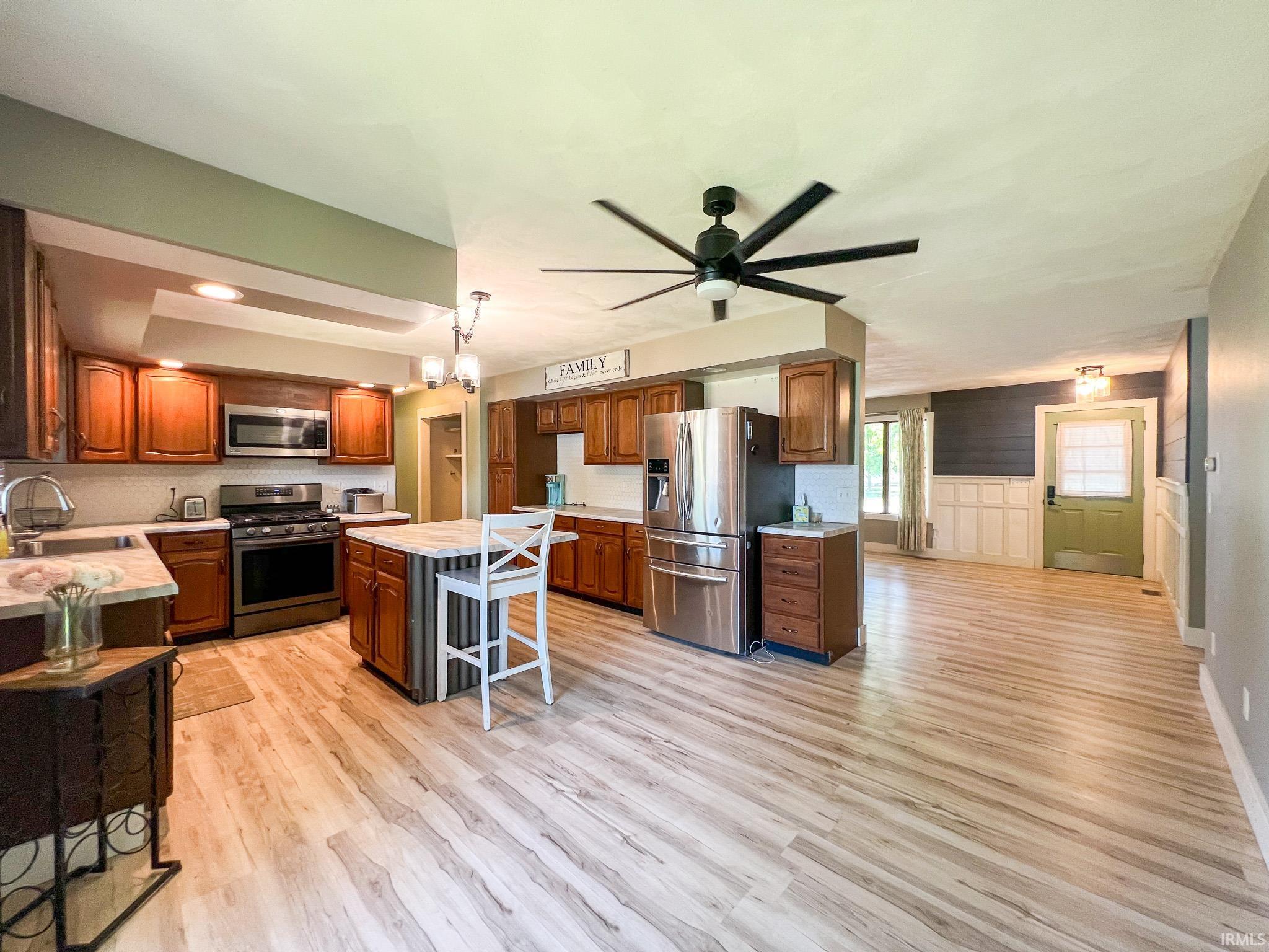 429 Jay Street Topeka, IN 46571 - Photo 5 of 33