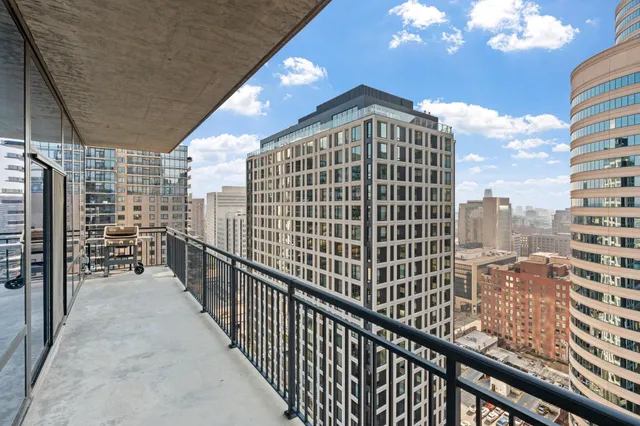 $4,940 | 465 Nicollet Mall, Unit 2404, Minneapolis, MN 55401