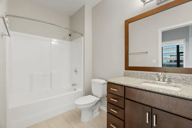 $4,940 | 465 Nicollet Mall, Unit 2404, Minneapolis, MN 55401
