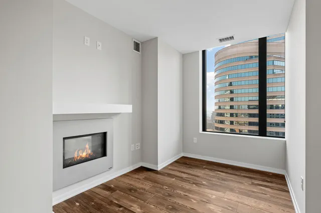 $4,940 | 465 Nicollet Mall, Unit 2404, Minneapolis, MN 55401