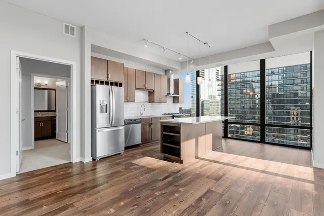 $4,940 | 465 Nicollet Mall, Unit 2404, Minneapolis, MN 55401