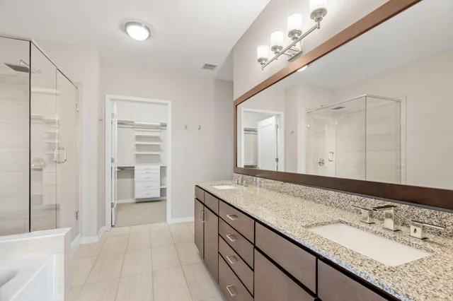 $4,940 | 465 Nicollet Mall, Unit 2404, Minneapolis, MN 55401