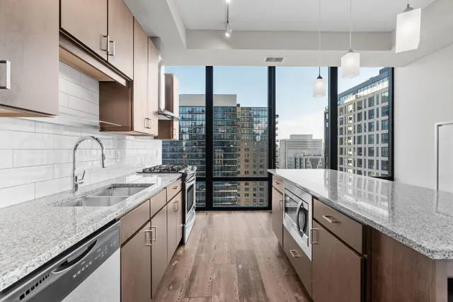 $4,940 | 465 Nicollet Mall, Unit 2404, Minneapolis, MN 55401