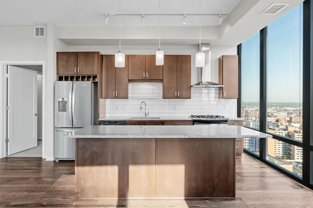 $4,940 | 465 Nicollet Mall, Unit 2404, Minneapolis, MN 55401