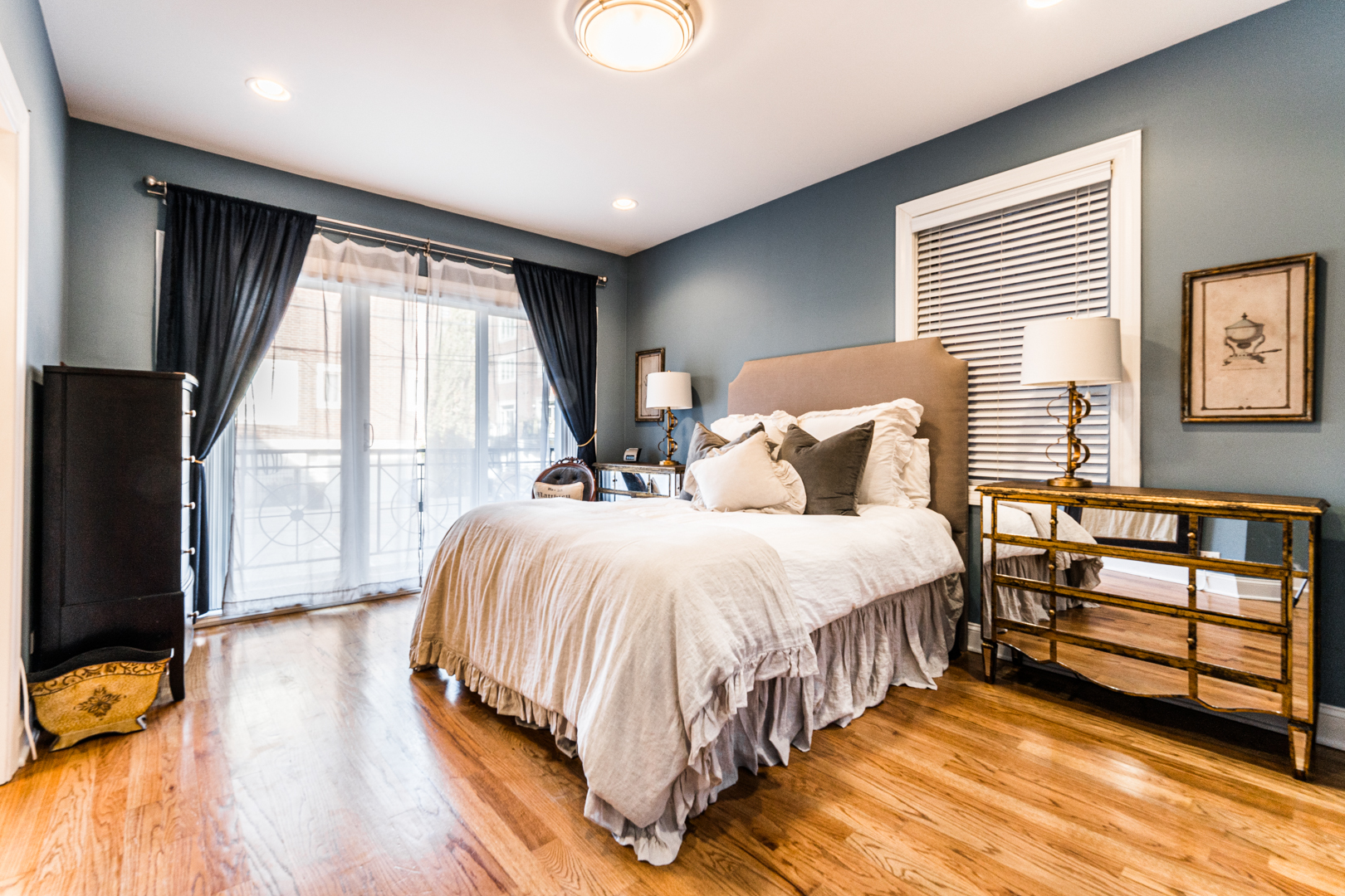 844 West Erie Street, Unit 1 Chicago, IL 60642 - Photo 16 of 37 a spacious bedroom with a bed and a flat tv screen