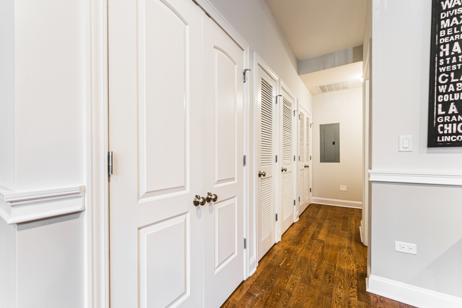 844 West Erie Street, Unit 1 Chicago, IL 60642 - Photo 31 of 37 a view of a bathroom from the hallway