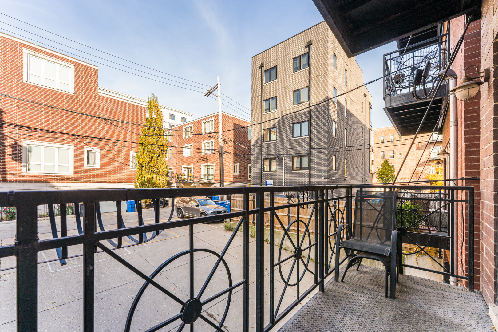 844 West Erie Street, Unit 1 Chicago, IL 60642 - Photo 36 of 37 a view of a balcony