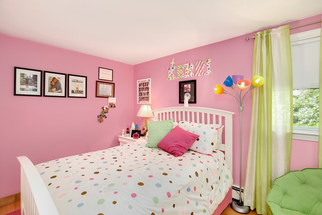 4 Beaconsfield Drive Natick, MA 01760 - Photo 18 of 22 a bedroom with a bed and a window