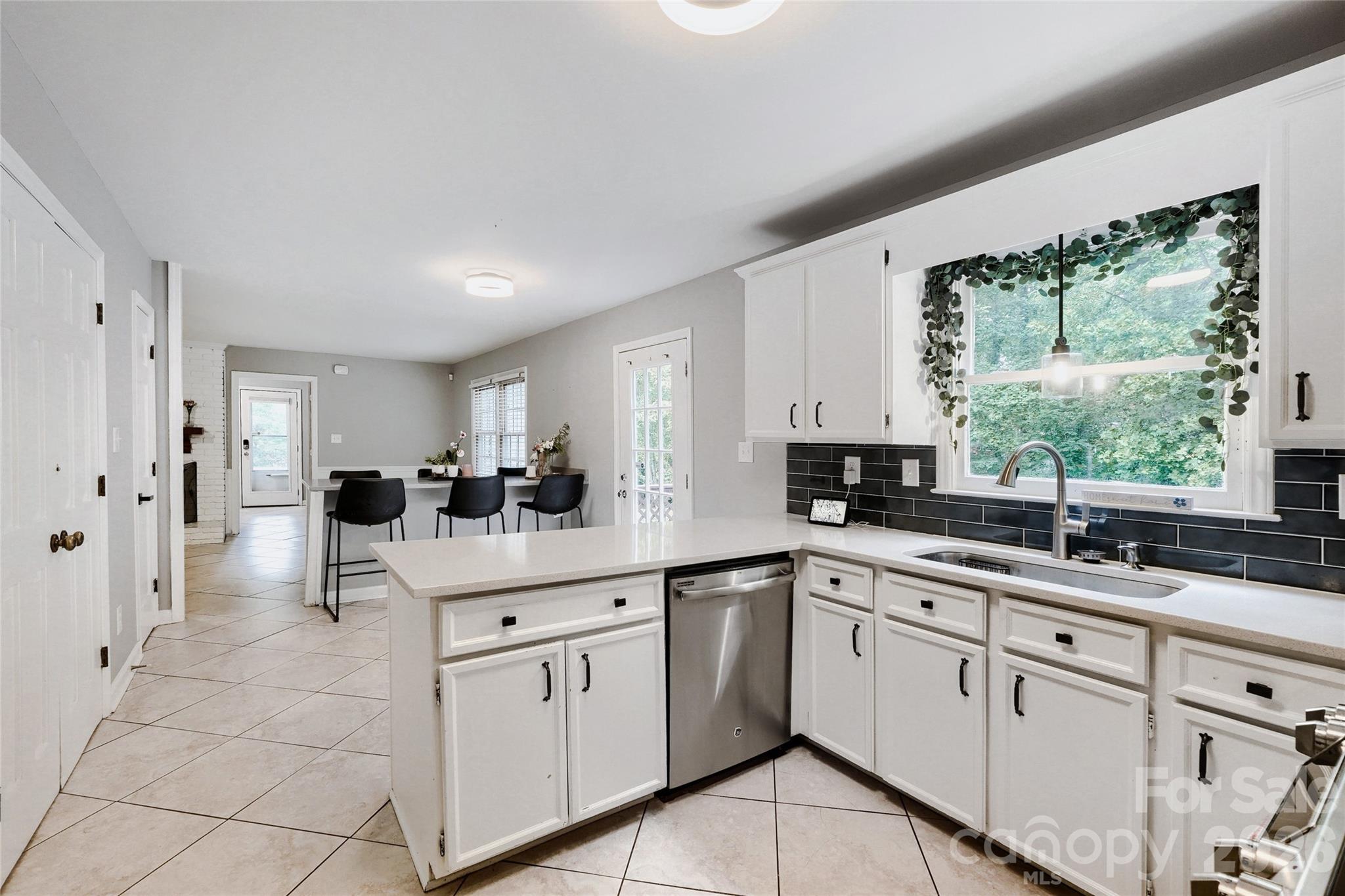 7309 Leesburg Road Charlotte, NC 28215 - Photo 8 of 20 Gallery Image 8