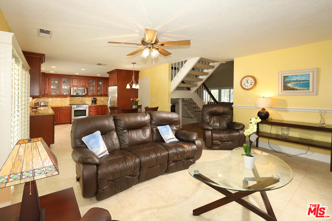 25802 Rana Drive Valencia, CA 91355 - Photo 11 of 32 Gallery Image 11