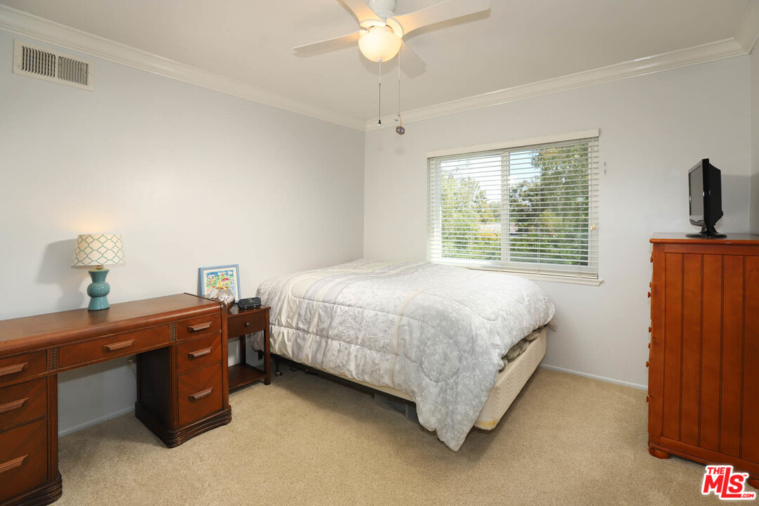 25802 Rana Drive Valencia, CA 91355 - Photo 16 of 32 Gallery Image 16