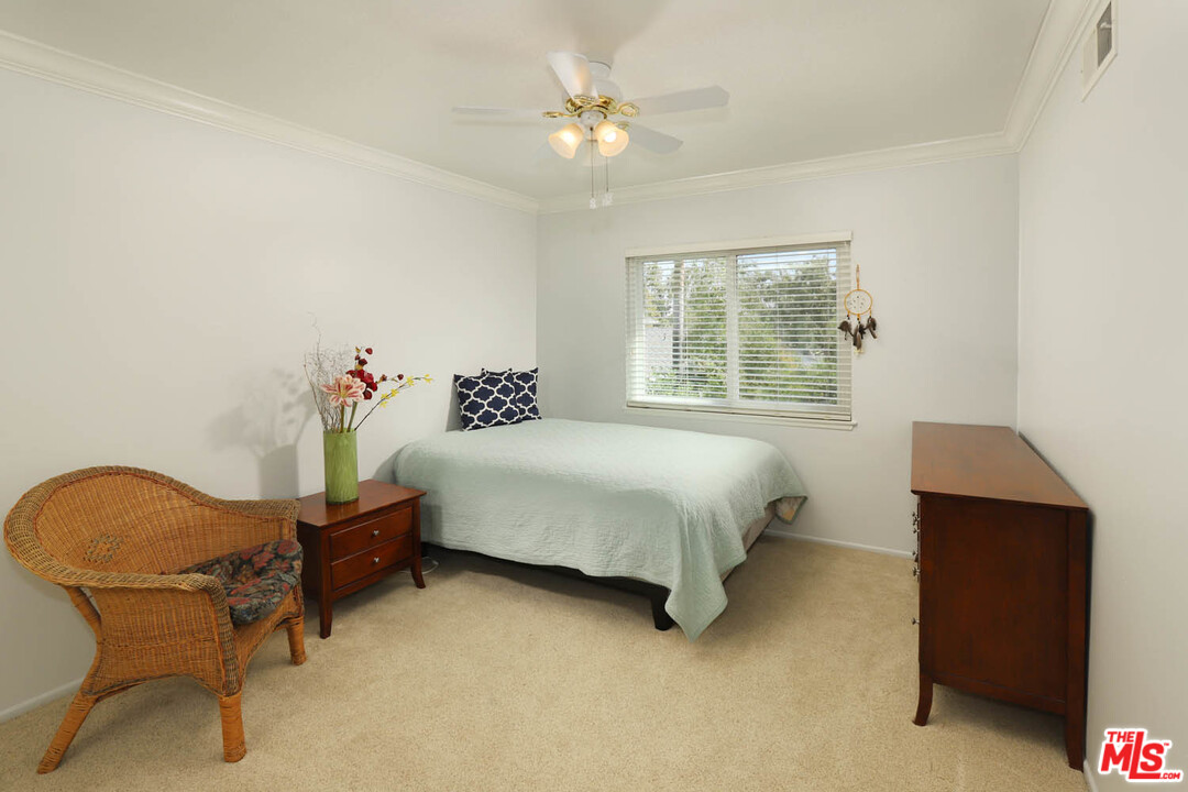 25802 Rana Drive Valencia, CA 91355 - Photo 17 of 32 Gallery Image 17