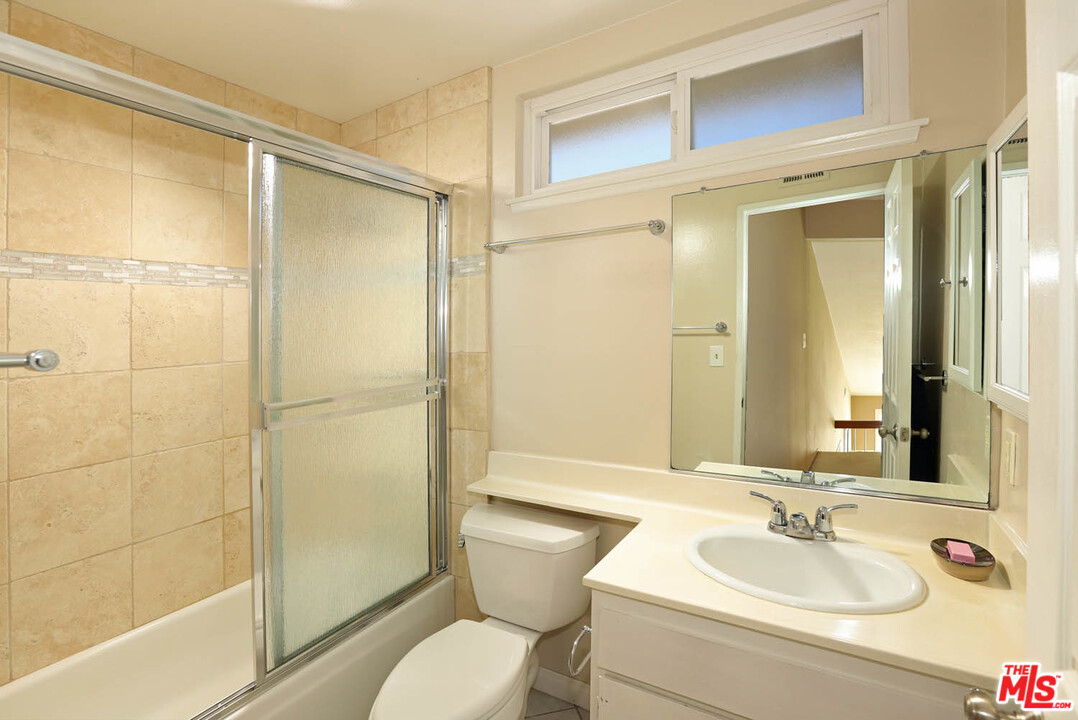 25802 Rana Drive Valencia, CA 91355 - Photo 18 of 32 Gallery Image 18