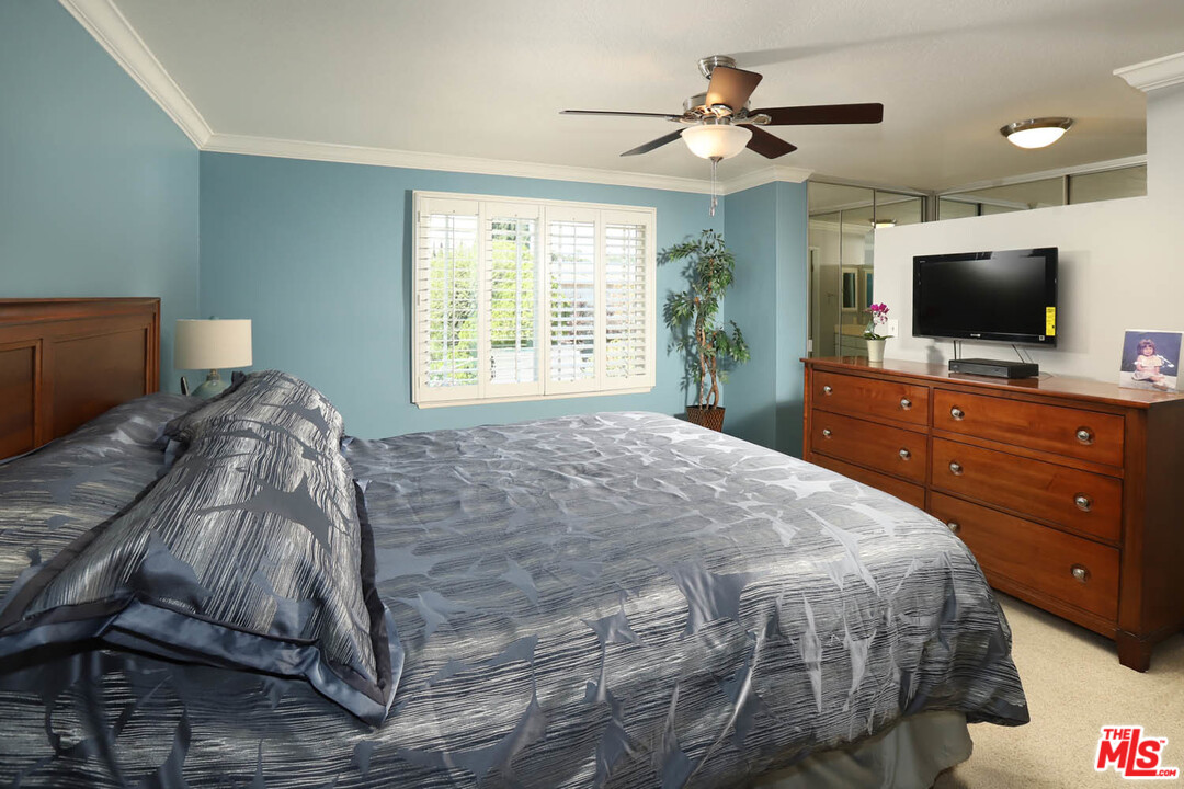 25802 Rana Drive Valencia, CA 91355 - Photo 20 of 32 Gallery Image 20
