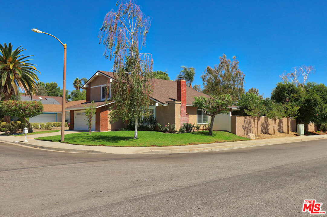 25802 Rana Drive Valencia, CA 91355 - Photo 3 of 32 Gallery Image 3