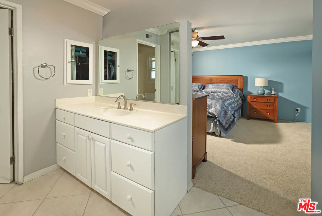 25802 Rana Drive Valencia, CA 91355 - Photo 21 of 32 Gallery Image 21