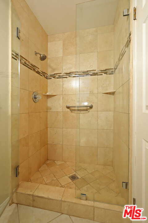 25802 Rana Drive Valencia, CA 91355 - Photo 22 of 32 Gallery Image 22