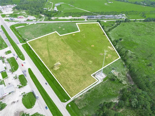 a view of a tennis court