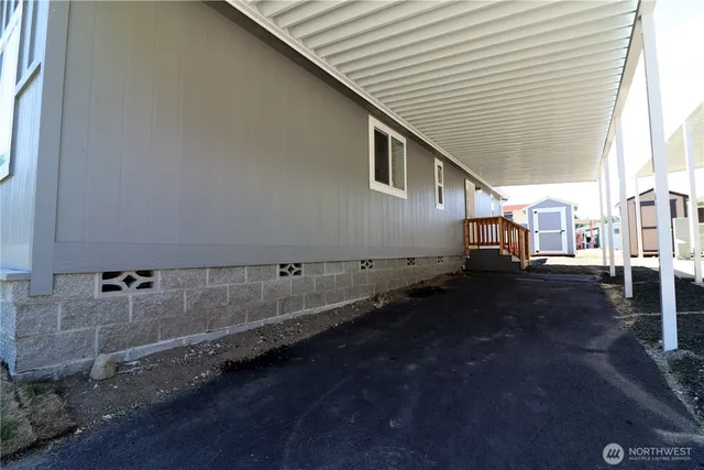 a view of a back yard of the house