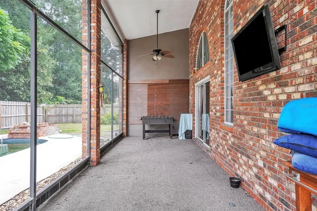 a view of a house with backyard