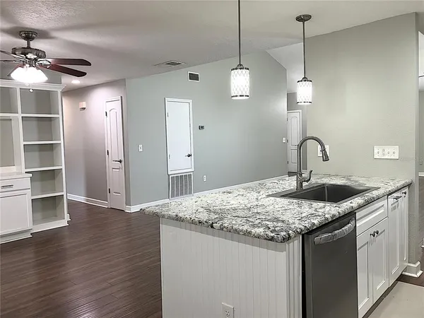 $2,595 | 2009 Branch Tree Lane, Brandon, FL 33511