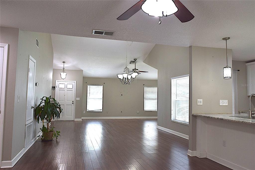 2009 Branch Tree Lane Brandon, FL 33511 - Photo 4 of 45