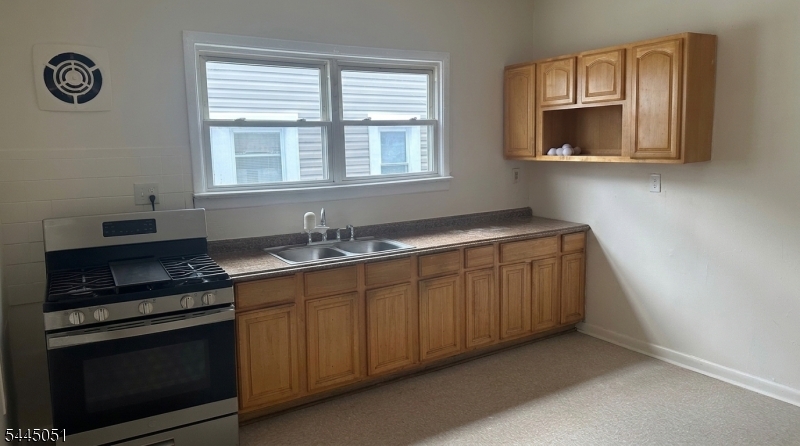 31 Norman Road Newark, NJ 07106 - Photo 6 of 17