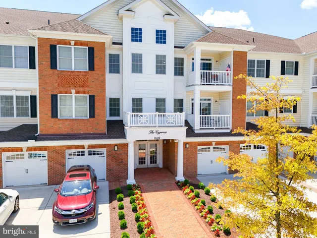 $460,000 | 15110 Heather Mill Lane, Unit 305, Haymarket, VA 20169