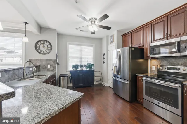 $460,000 | 15110 Heather Mill Lane, Unit 305, Haymarket, VA 20169