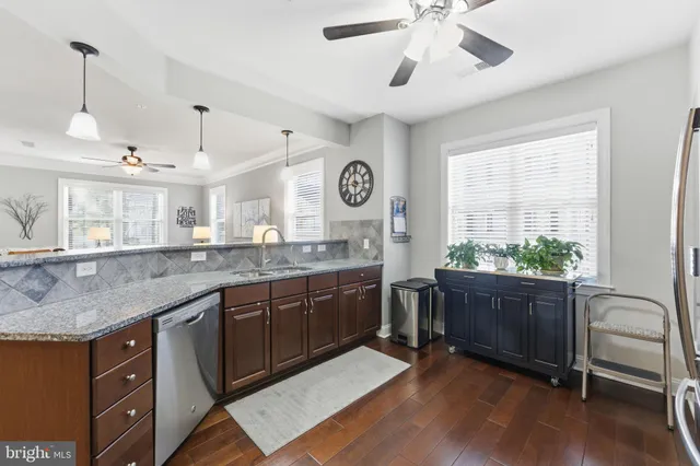 $460,000 | 15110 Heather Mill Lane, Unit 305, Haymarket, VA 20169