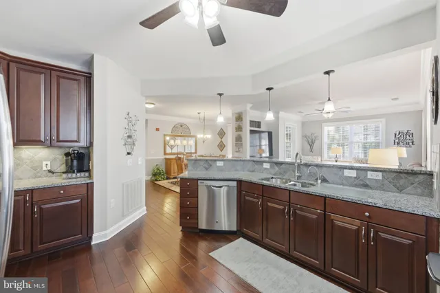 $460,000 | 15110 Heather Mill Lane, Unit 305, Haymarket, VA 20169