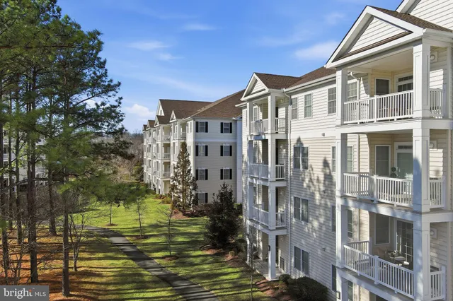 $460,000 | 15110 Heather Mill Lane, Unit 305, Haymarket, VA 20169