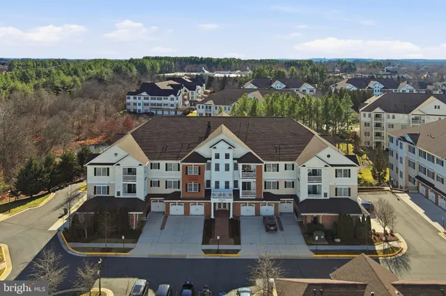 $460,000 | 15110 Heather Mill Lane, Unit 305, Haymarket, VA 20169