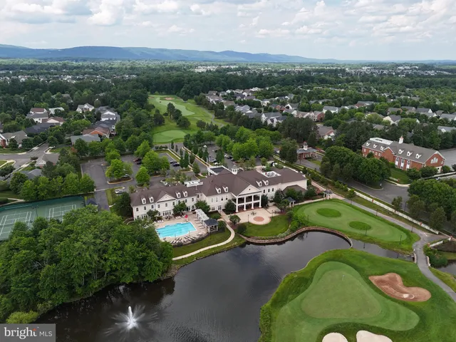 $460,000 | 15110 Heather Mill Lane, Unit 305, Haymarket, VA 20169