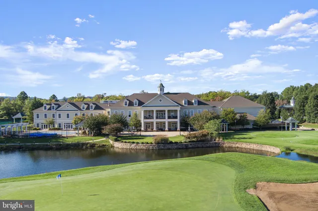 $460,000 | 15110 Heather Mill Lane, Unit 305, Haymarket, VA 20169