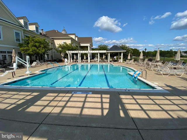 $460,000 | 15110 Heather Mill Lane, Unit 305, Haymarket, VA 20169