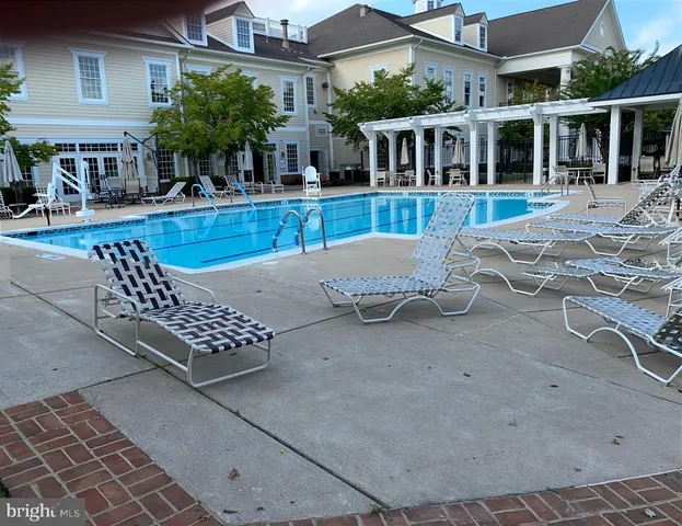 $460,000 | 15110 Heather Mill Lane, Unit 305, Haymarket, VA 20169