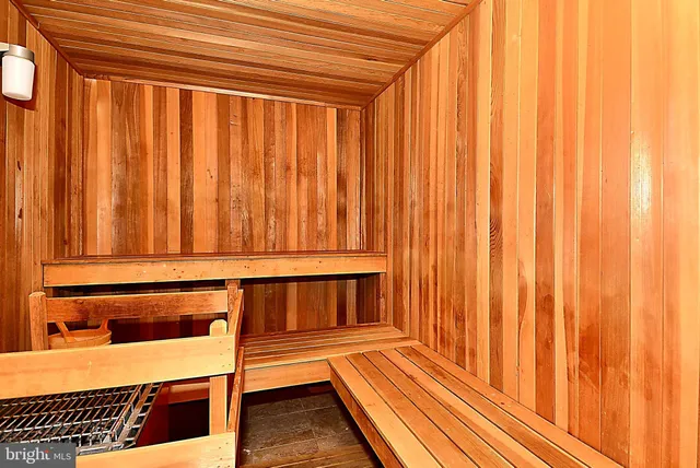 $460,000 | 15110 Heather Mill Lane, Unit 305, Haymarket, VA 20169