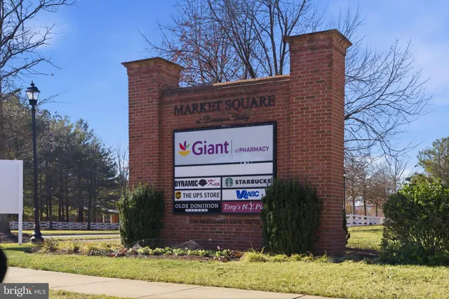 $460,000 | 15110 Heather Mill Lane, Unit 305, Haymarket, VA 20169