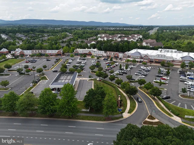 $460,000 | 15110 Heather Mill Lane, Unit 305, Haymarket, VA 20169