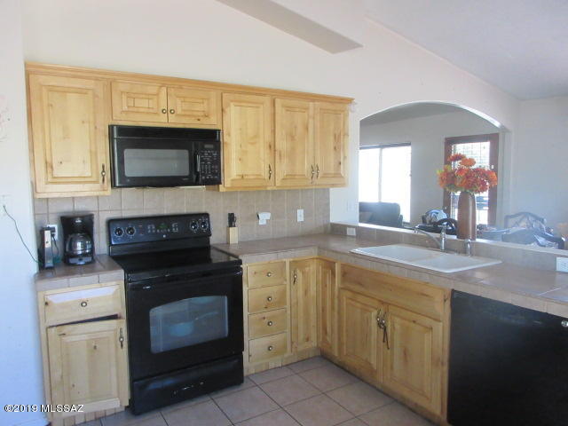 1694 Prado Court Rio Rico, AZ 85648 - Photo 9 of 28