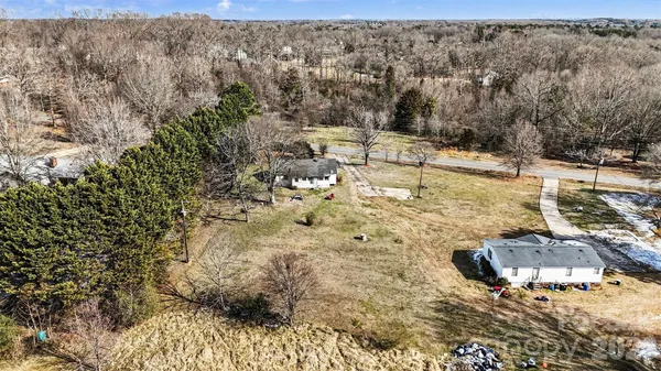 a view of a backyard of the house