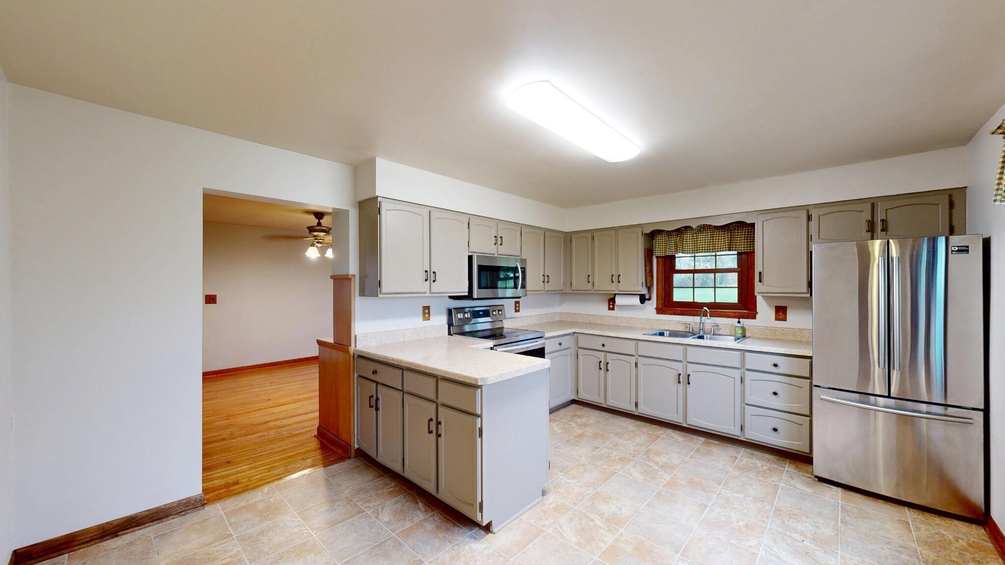 E6993 County Rd Y Viroqua, WI 54665 - Photo 3 of 53 Kitchen
