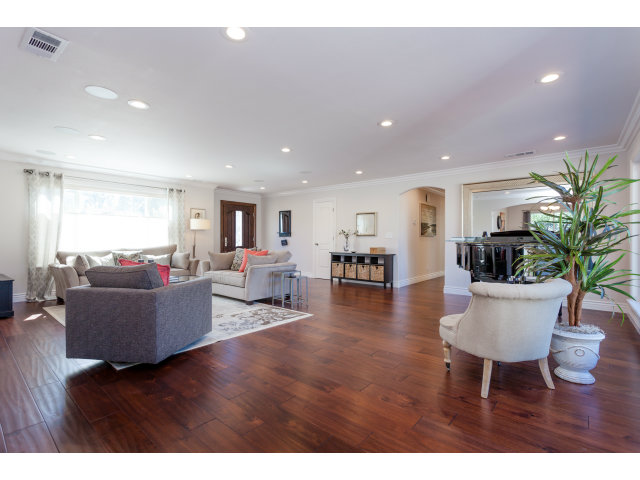 939 Clinton Road Los Altos, CA 94024 - Photo 4 of 17 Gallery Image 4